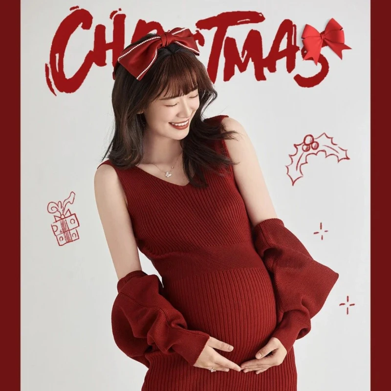 

Christmas Theme Cute and Funny Photos of Pregnant Women Photographic Costume Red Sweater New Year Suit Mommy Belly Art Photo