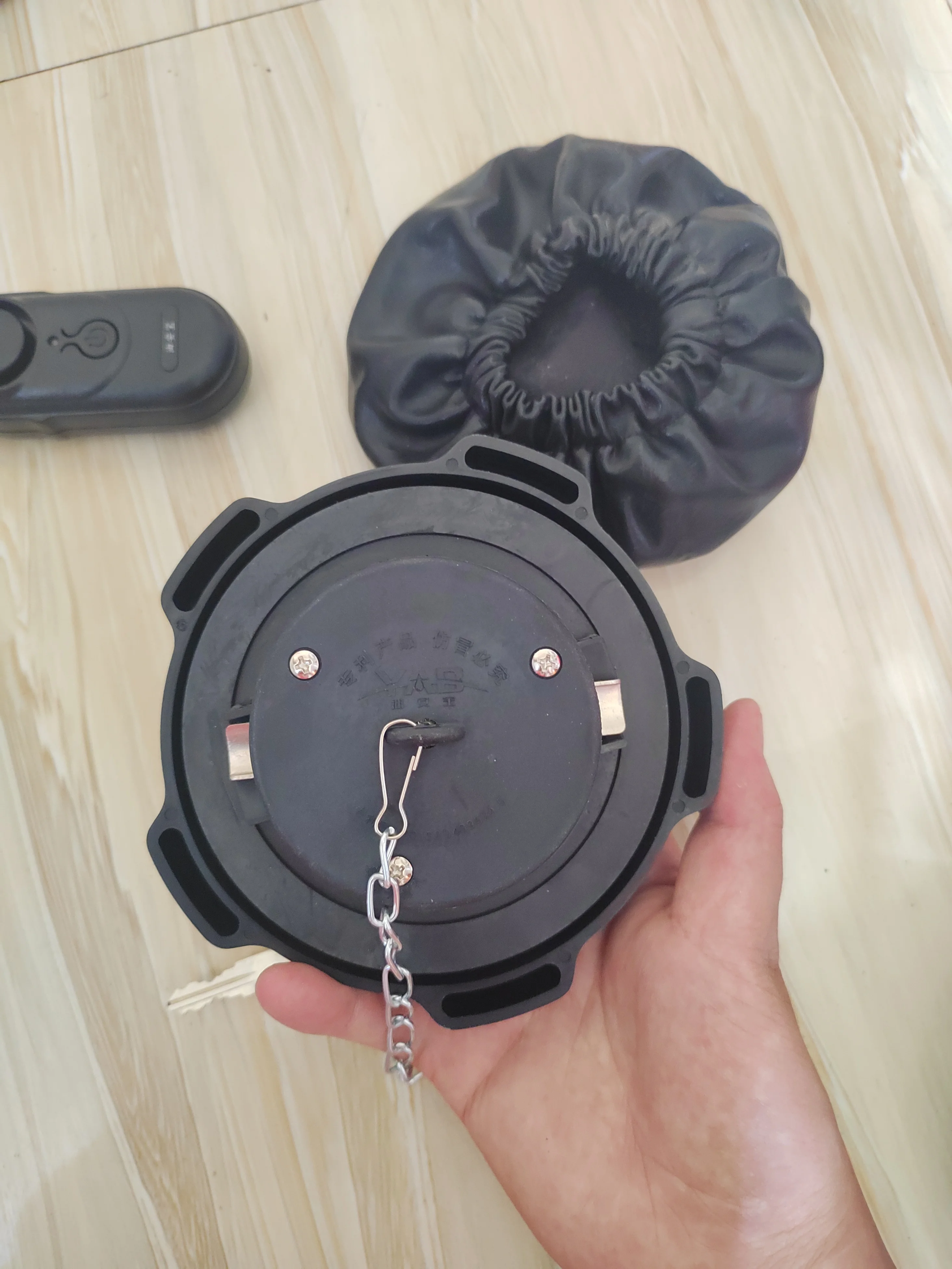 Large truck anti-theft fuel tank cap electronic alarm truck anti-stealing oil wireless anti-pry sensor anti-theft fuel tank lock