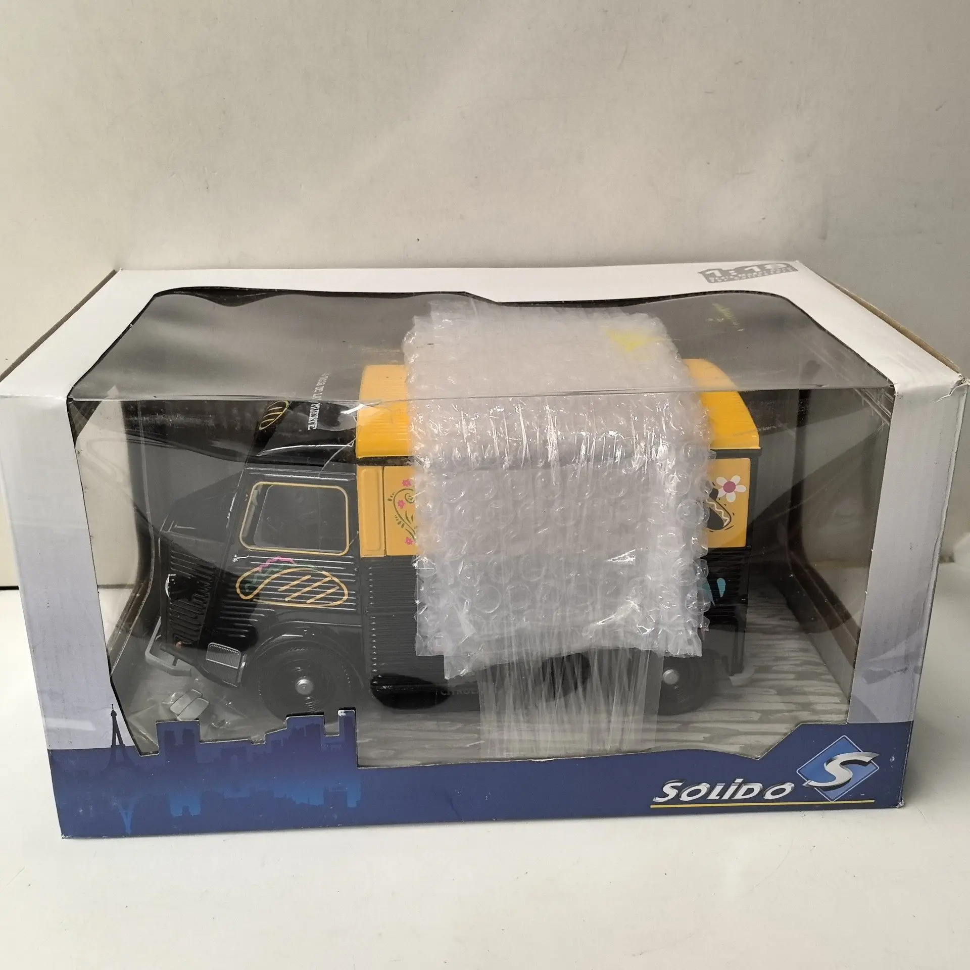 

Модель автомобиля SOLIDO 1/18, литая под давлением, из сплава, тип HY 1969 X6, с дефектами покраски