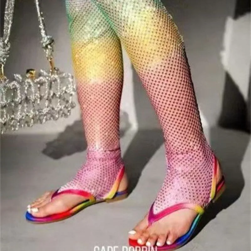 

Designer Rainbow Flats Sandals Women Mesh Hollow High Boots Crystal Luxury Cool Boots 2024 Clip Toe Slippers Flip Flops Slides