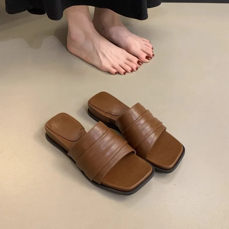 ΠΠ»ΠΈΡΡΠΈΡΠΎΠ²Π°Π½Π½ΡΠ΅ ΠΆΠ΅Π½ΡΠΊΠΈΠ΅ ΠΌΠΎΠ΄Π½ΡΠ΅ ΡΡΡΠ»ΠΈ Π½Π° ΠΌΠ°ΡΡΠΈΠ²Π½ΠΎΠΌ ΠΊΠ°Π±Π»ΡΠΊΠ΅ Ρ ΠΊΠ²Π°Π΄ΡΠ°ΡΠ½ΡΠΌ Π½ΠΎΡΠΊΠΎΠΌ ΠΈ ΠΎΡΠΊΡΡΡΡΠΌ Π½ΠΎΡΠΊΠΎΠΌ, ΠΌΡΠ³ΠΊΠ°Ρ ΠΏΠΎΠ΄ΠΎΡΠ²Π°, Π½Π΅ΡΠΊΠΎΠ»ΡΠ·ΡΡΠΈΠ΅ ΠΈΠ·Π½ΠΎΡΠΎΡΡΠΎΠΉΠΊΠΈΠ΅ ΡΡΡΠ»ΠΈ Π½Π° Π½ΠΈΠ·ΠΊΠΎΠΌ ΠΊΠ°Π±Π»ΡΠΊΠ΅ ΠΠ»ΠΈΡΡΠΈΡΠΎΠ²Π°Π½Π½ΡΠ΅ ΠΆΠ΅Π½ΡΠΊΠΈΠ΅ ΠΌΠΎΠ΄Π½ΡΠ΅ ΡΡΡΠ»ΠΈ Π½Π° ΠΌΠ°ΡΡΠΈΠ²Π½ΠΎΠΌ ΠΊΠ°Π±Π»ΡΠΊΠ΅ Ρ ΠΊΠ²Π°Π΄ΡΠ°ΡΠ½ΡΠΌ Π½ΠΎΡΠΊΠΎΠΌ ΠΈ ΠΎΡΠΊΡΡΡΡΠΌ Π½ΠΎΡΠΊΠΎΠΌ, ΠΌΡΠ³ΠΊΠ°Ρ ΠΏΠΎΠ΄ΠΎΡΠ²Π°, Π½Π΅ΡΠΊΠΎΠ»ΡΠ·ΡΡΠΈΠ΅ ΠΈΠ·Π½ΠΎΡΠΎΡΡΠΎΠΉΠΊΠΈΠ΅ ΡΡΡΠ»ΠΈ Π½Π° Π½ΠΈΠ·ΠΊΠΎΠΌ ΠΊΠ°Π±Π»ΡΠΊΠ΅