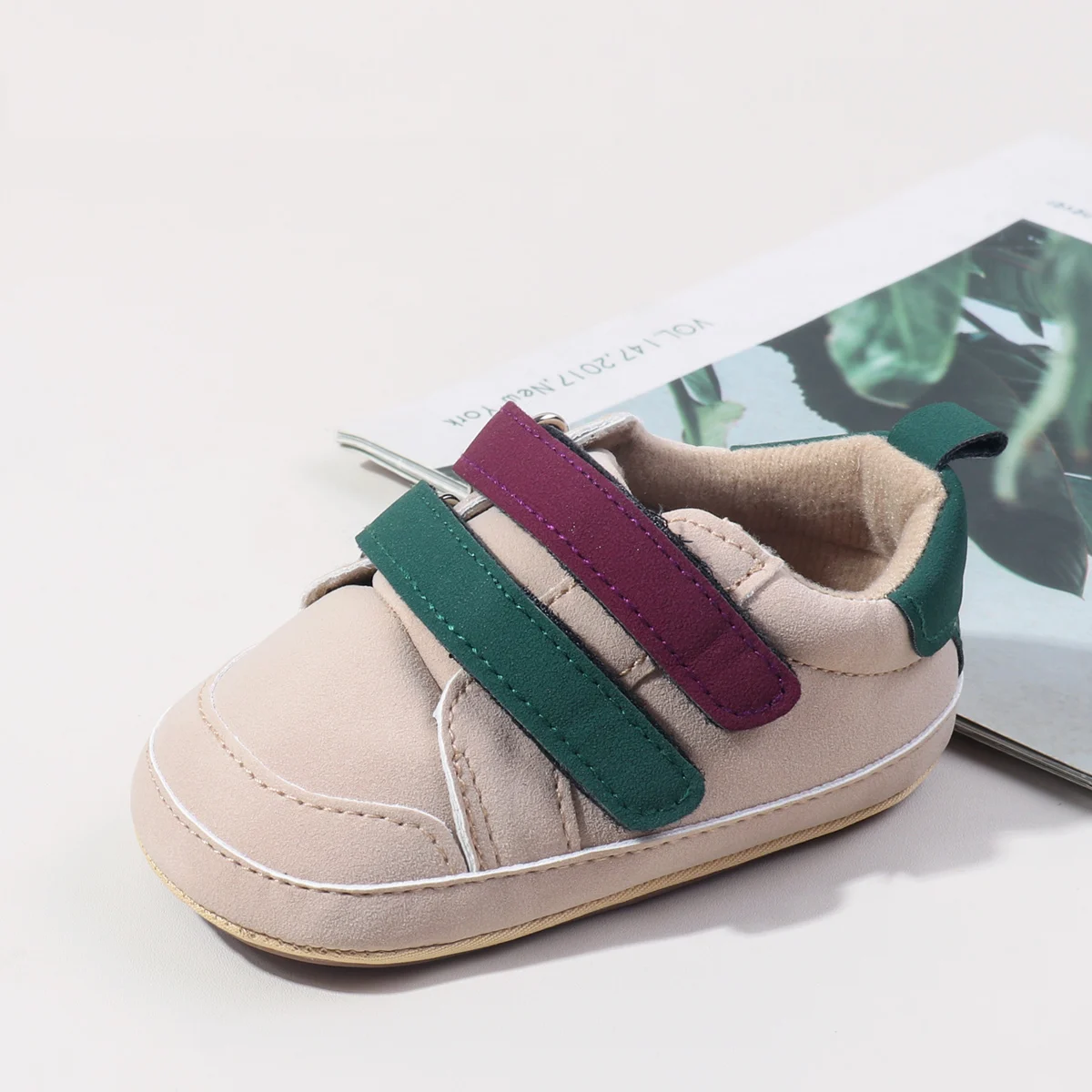 2025 Primavera y otoño, zapatos casuales para niños pequeños con cuero PU y suela TPR para primeros pasos, para bebés y niñas, para interiores y exteriores