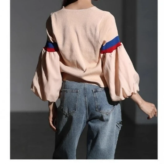

Japanese Style New Women's Flared Sleeve Knitted Top Fashionable Women's Contrasting Color Sweater Top