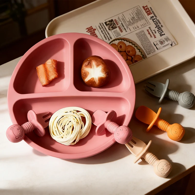 طبق أطفال من السيليكون الآمن بنسبة 100% من YLS مع شوكة ملعقة - أطباق مضادة للانزلاق مناسبة للتدريب على التغذية الذاتية للأطفال الصغار #1