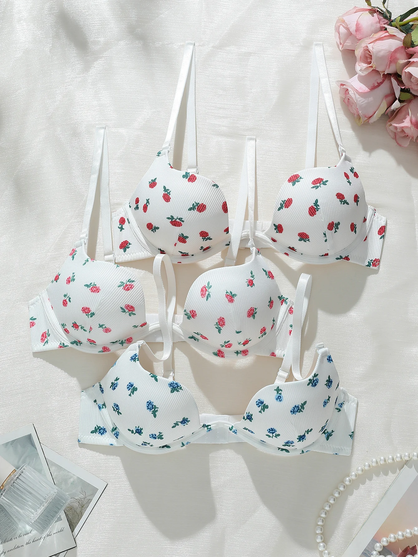 

Набор из 3 женских бюстгальтеров на каждый день: простые однотонные, с цветочным принтом, тонкие чашечки, лоскутный дизайн, ребристые, пуш-ап, на косточках