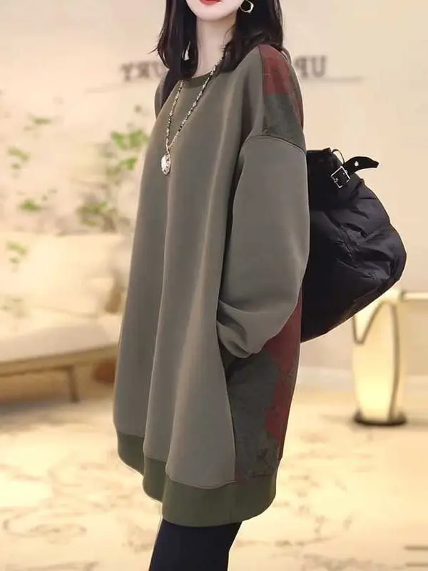 

Утепленное худи средней длины с принтом для полных женщин, осенне-зимнее, свободного кроя, прикрывающее бедра