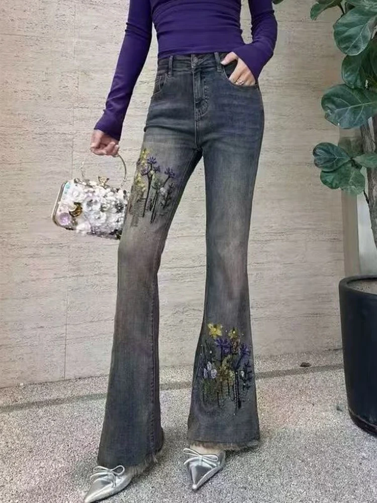 レトロジーンズ レディース 2025年秋新作 重工業風花柄刺繍 おしゃれで万能なマイクロベルボトムパンツ