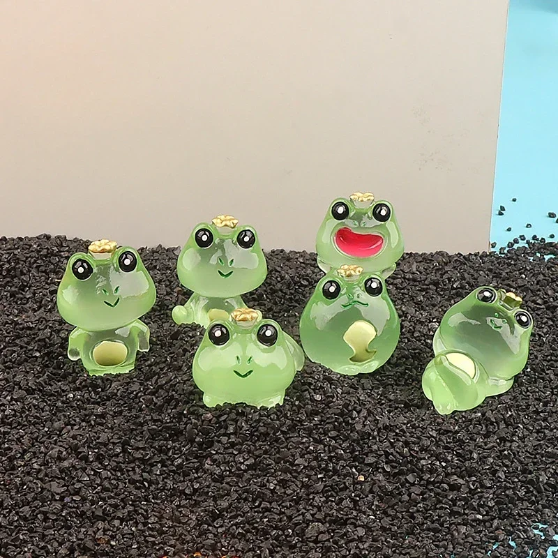 1Pc Cute Cartoon Luminous Resin Crown Frog Figurines Garden Fish Tank Miniatures Lovely Kids Desk Accessories Home Decoration