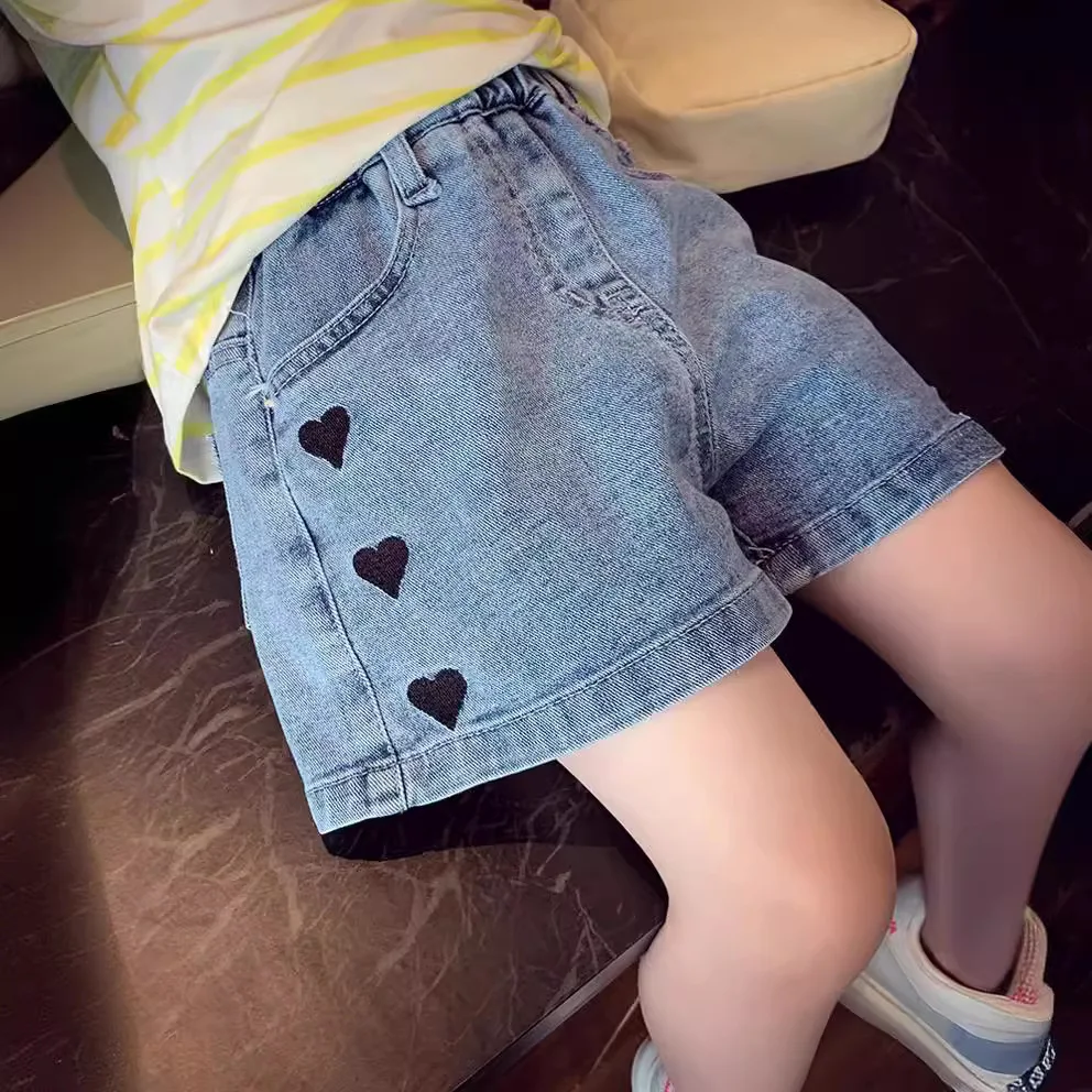 Girls' Shorts Summer Clothing Children's Fashionable Heart-Shaped Denim Pants for Little Girls Trendy Hot Pants Fashion