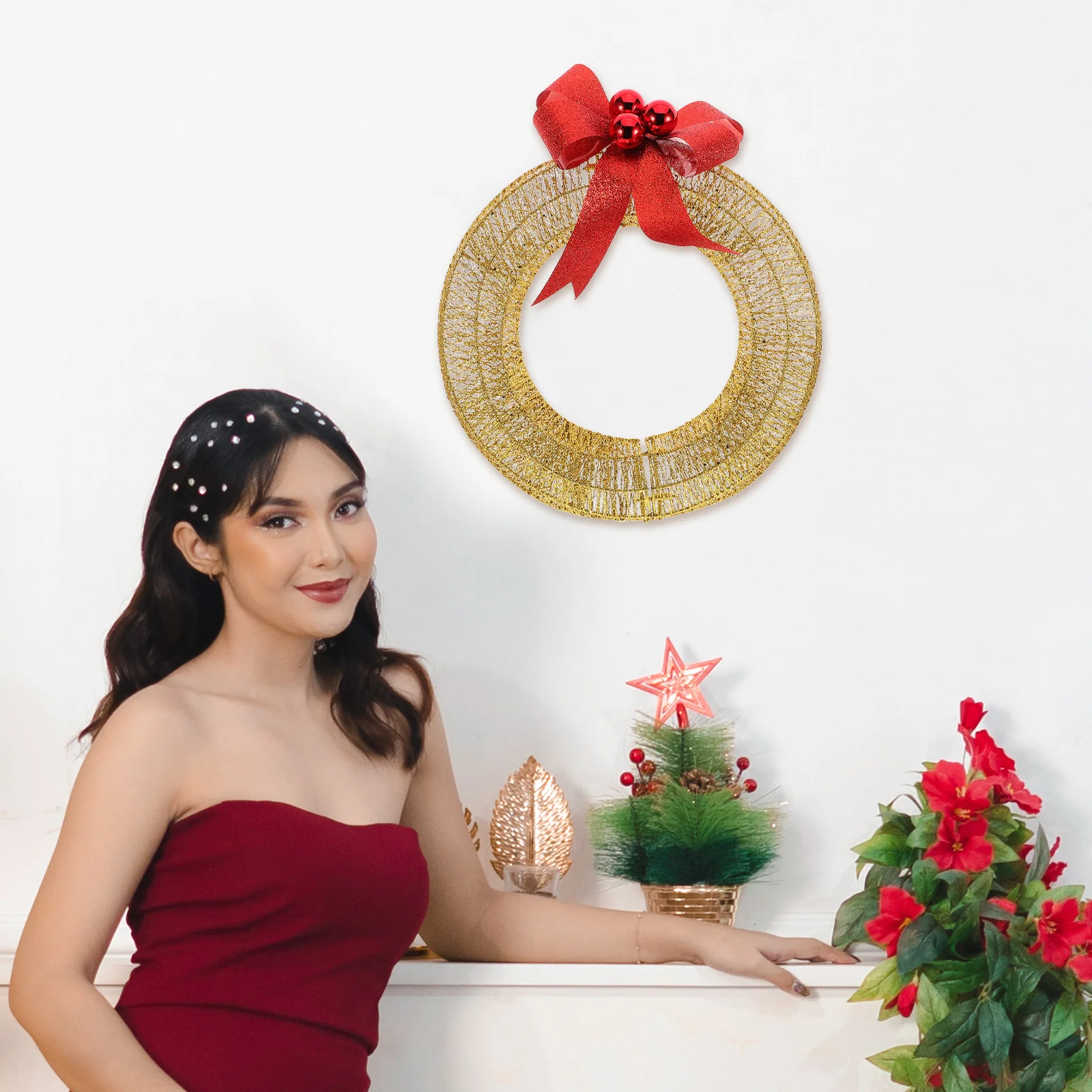 

WOONEKY Golden Iron Pre-lit Christmas Wreath 16 Inch Outdoor Front Door Garland Decor Festive Holiday Decoration