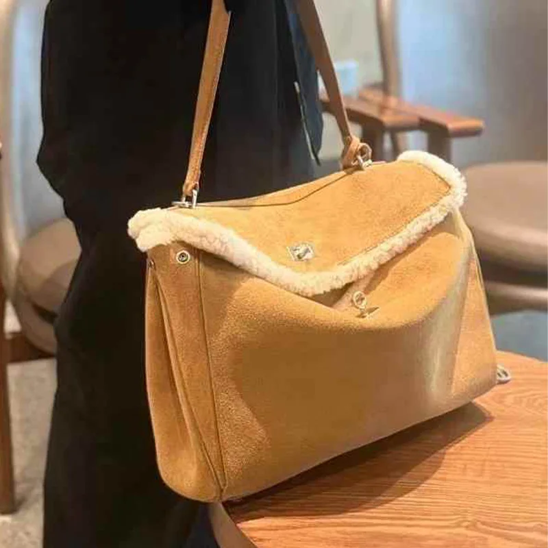 حقيبة كتف من القطيفة للنساء ذات سعة كبيرة للخريف والشتاء مصنوعة من جلد البقر البلوري على طراز عبر الحدود