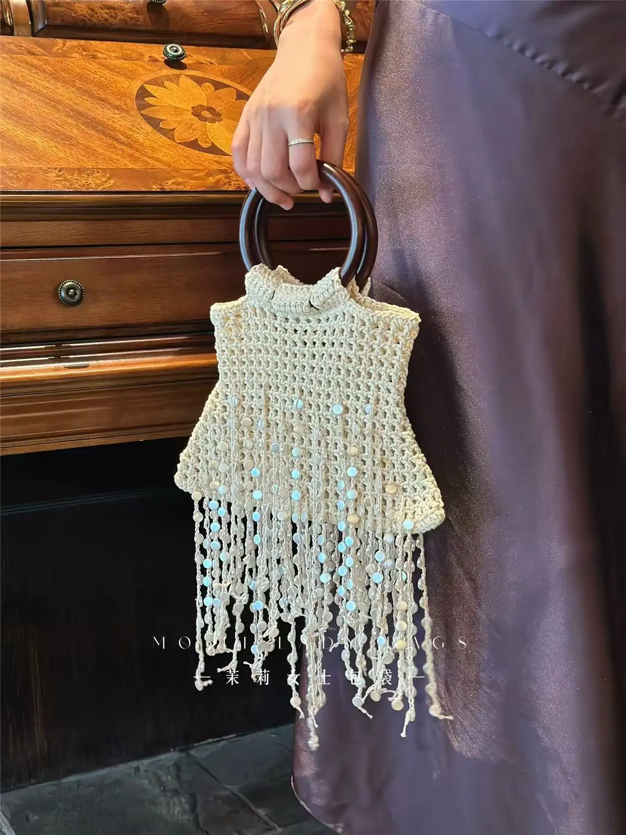 Fashion Hollow Out Woven Handmade Bucket Bag Circular Wood Handheld Women Handbag Luxury Beads Beading Tassel Clutch Purse