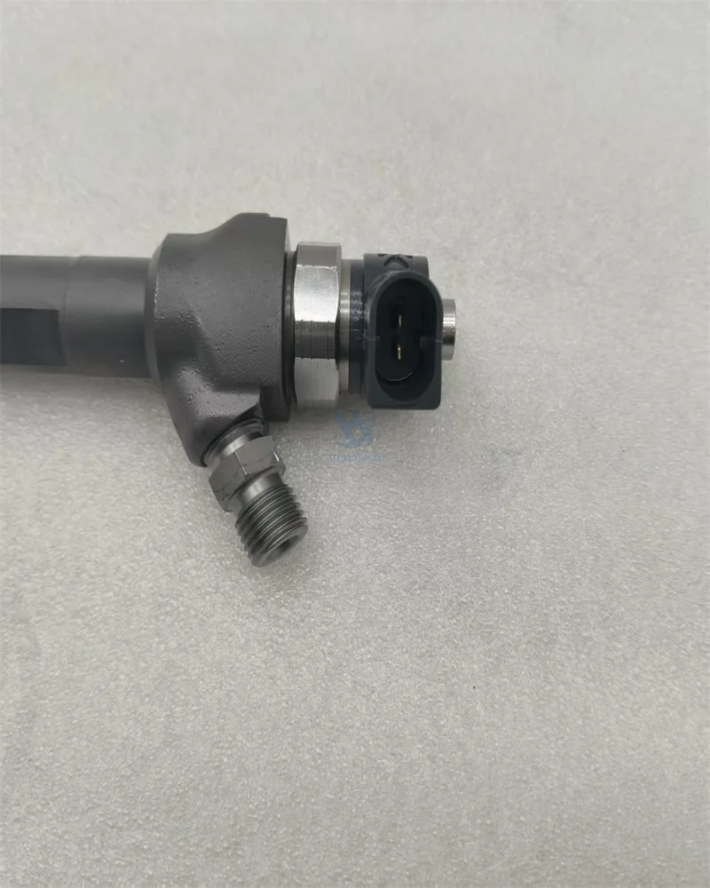 Diesel Engine Common Rail Fuel Injector 0445110646 for Bosch Construction Machinery Parts