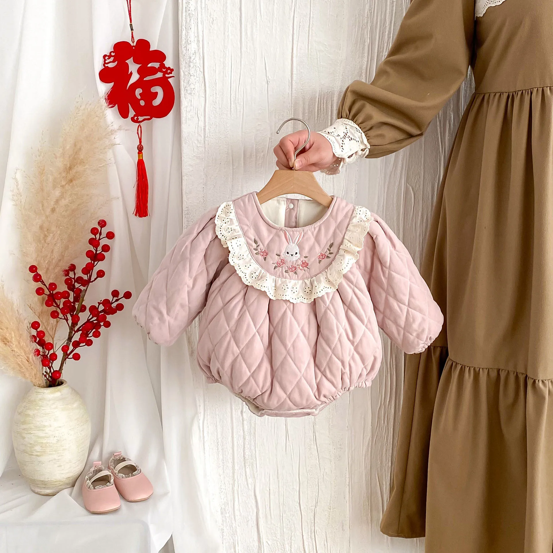 

Baby Clothes 2024 Winter Newborn Girls Baby Onesie Cute Embroidery Infant Girls Fleece Bodysuit