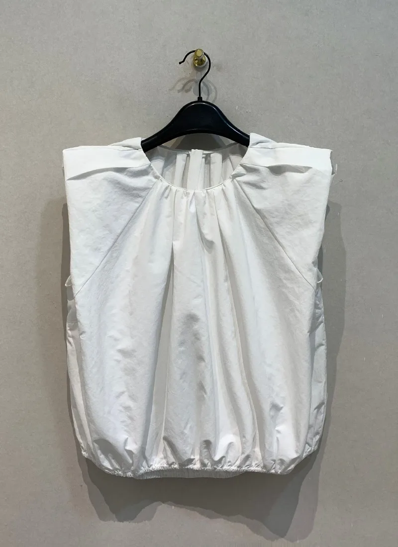 

Kuzuwata Temperament New Elegant Cloud Shirt Age Reduction Sleeveless Soft Loose All-match Blusas Japan Profile Ruched Solid Top