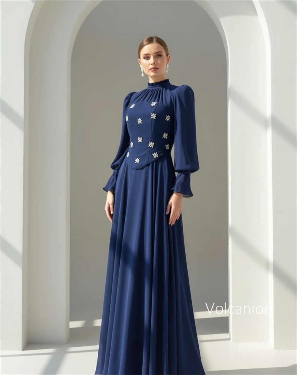 ชุดเดรสยาวคอสูงทรงเอประดับเลื่อมผ้าชีฟองสุดหรูที่ออกแบบตามสั่งสำหรับโอกาสพิเศษสไตล์คนดังที่ทันสมัยแบบเป็นทางการ