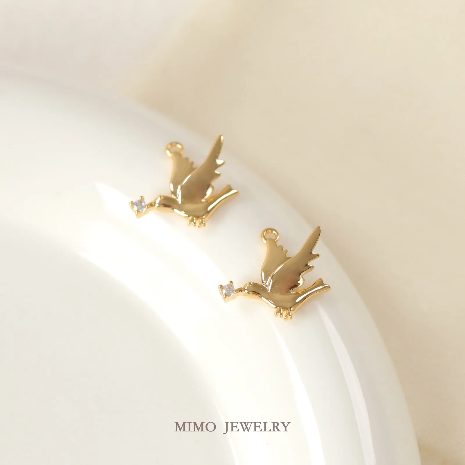 

Exquisite and Fresh Zircon and Peace Dove Bird Charms Pendant Supplies DIY Hand Brass Gold Plated Accessories 16.7*15mm