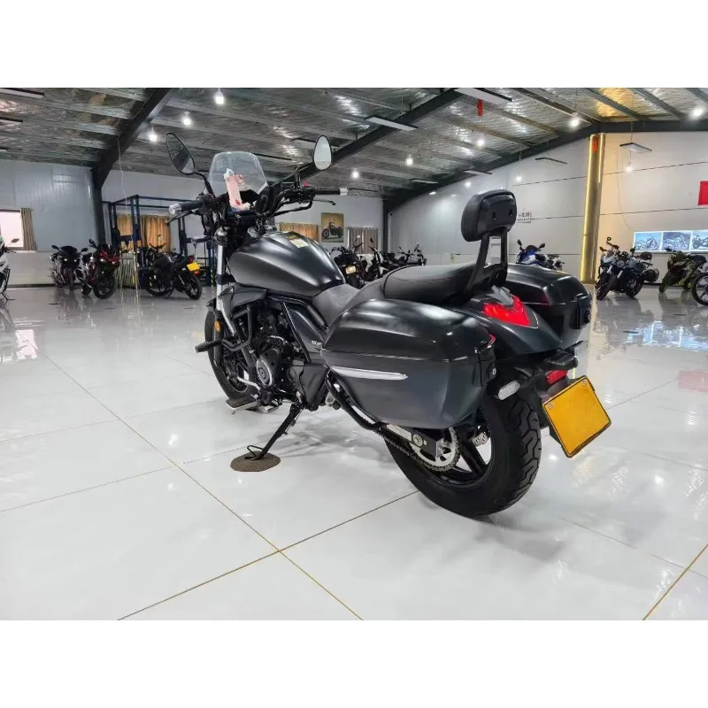 Rs 300Cc Liquid Cooled Tourist Cruiser Bike Comfortable Ride Position Suitable for City Trips and Leisure Road Trips