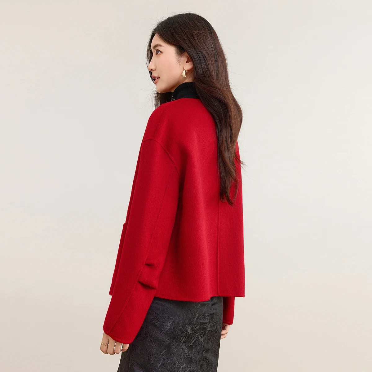 เสื้อโค้ทขนสัตว์ผู้หญิง SENTUBILA รุ่นปี 2025 สำหรับฤดูหนาว สีตัดกัน ผ้าขนสัตว์สองด้าน กระดุมเดี่ยว แฟชั่น เสื้อคลุมกันหนาว W54OG1883