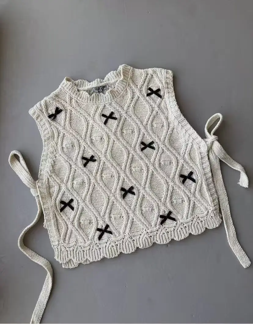 Solid color texture small bow playful cute wool hand woven vest youthful atmosphere handmade vest warm and comfortable sweater