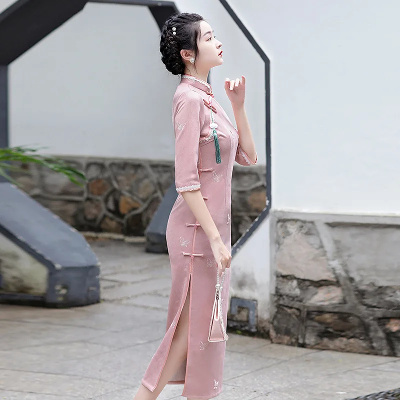 

Suede Embroidered Long Cheongsam 2022 Autumn Winter Fresh Girl Elegant Bronzing Mid-sleeve Slim Chinese Qipao Dress for Women