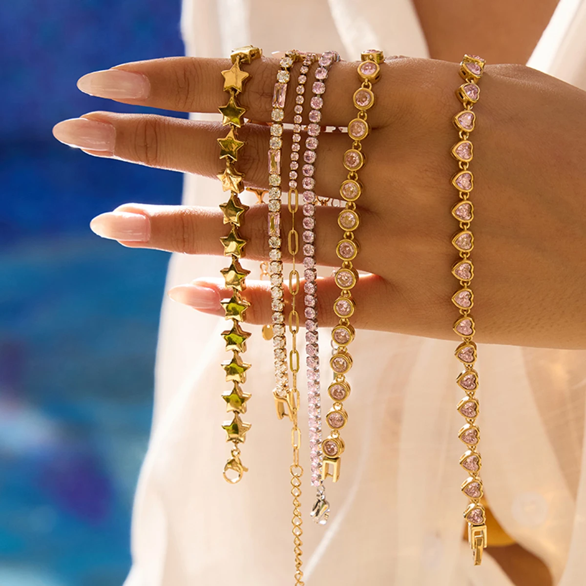 Uworld بسيط كلاسيكي 18K الذهب اللون مطلي الفولاذ المقاوم للصدأ السلس الخماسي سوار الزركون سوار على شكل قلب المرأة مجوهرات جزء