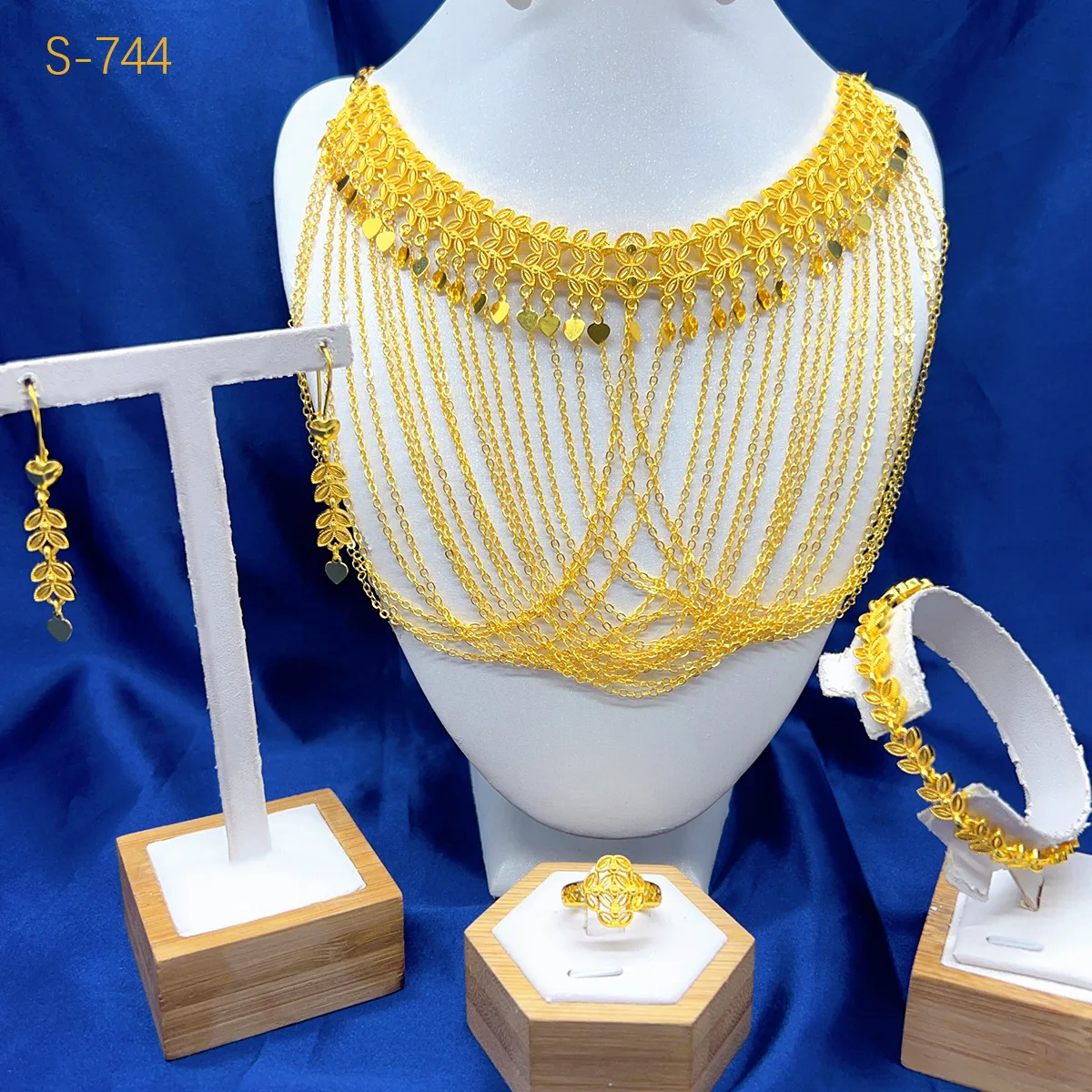 

Wedding Heart Tassel 4-Piece Set Women 24K Gold AU999 - Bridal gold set, soft heart tassels, fits wedding dresses