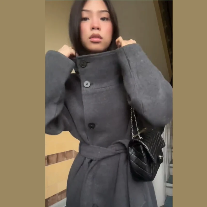 معطف صوفي طويل أنيق للنساء أنيق غير رسمي بياقة واقفة ورباط علوي معطف عالي الجودة 2025 ملابس خارجية للشتاء للتنقل اليومي