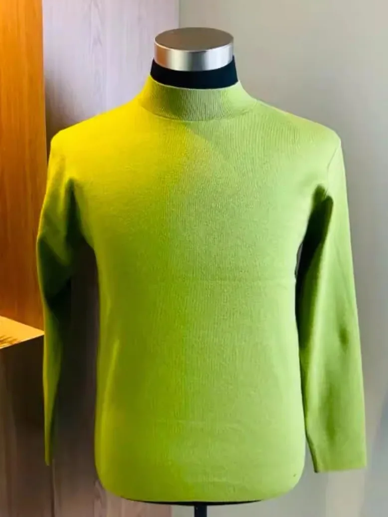 

Мужской универсальный вязаный свитер Sli: новинка осенне-зимнего сезона, приятный к телу базовый слой, модный и стильный.