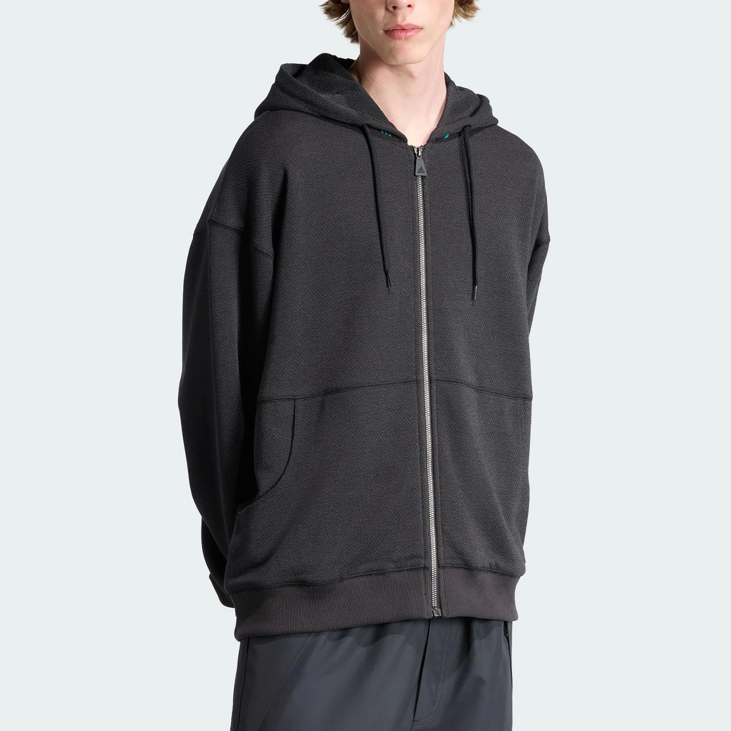 

Оригинальная мужская спортивная прочная куртка Adidas Clover с капюшоном JX1460