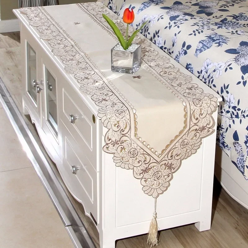 Pastoral Embroidery Hollow Flower Table Runner Mat Embroidered Floral Cutwork Tablecloth Covers Rectangle Flower Table Runners