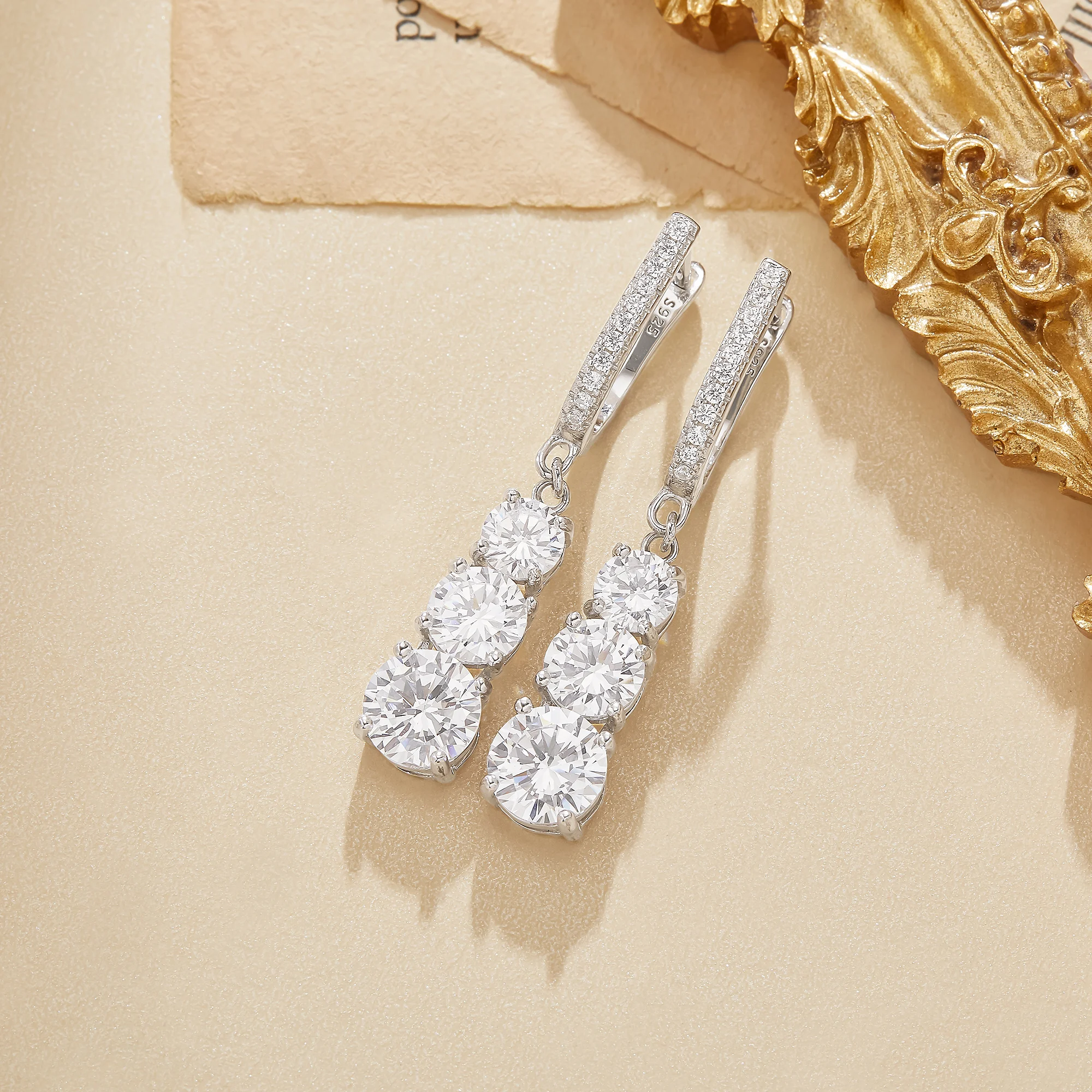 Luxurious Zircon Inlay Earrings Solid 925 Sterling Silver Earrings Fire Color Jewelry 3 Round Zirconia Bridal Gifts 6310110