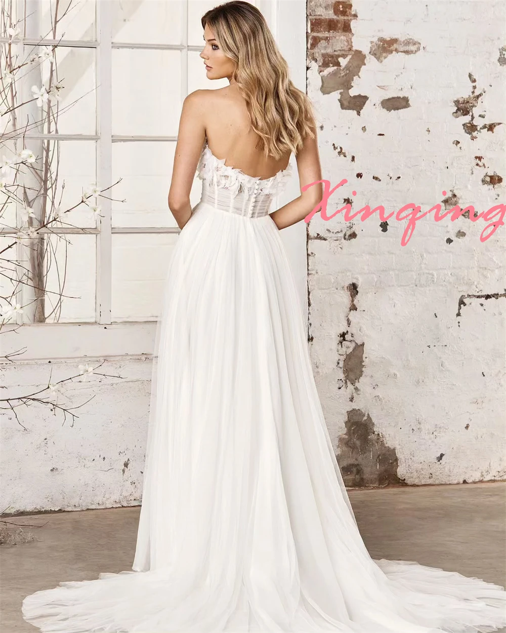 Customized 2025 Fashion Tulle Wedding Dresses Dreamy Strapless Detachable Sleeve Wedding Dresses Buttons Back Wedding Guest