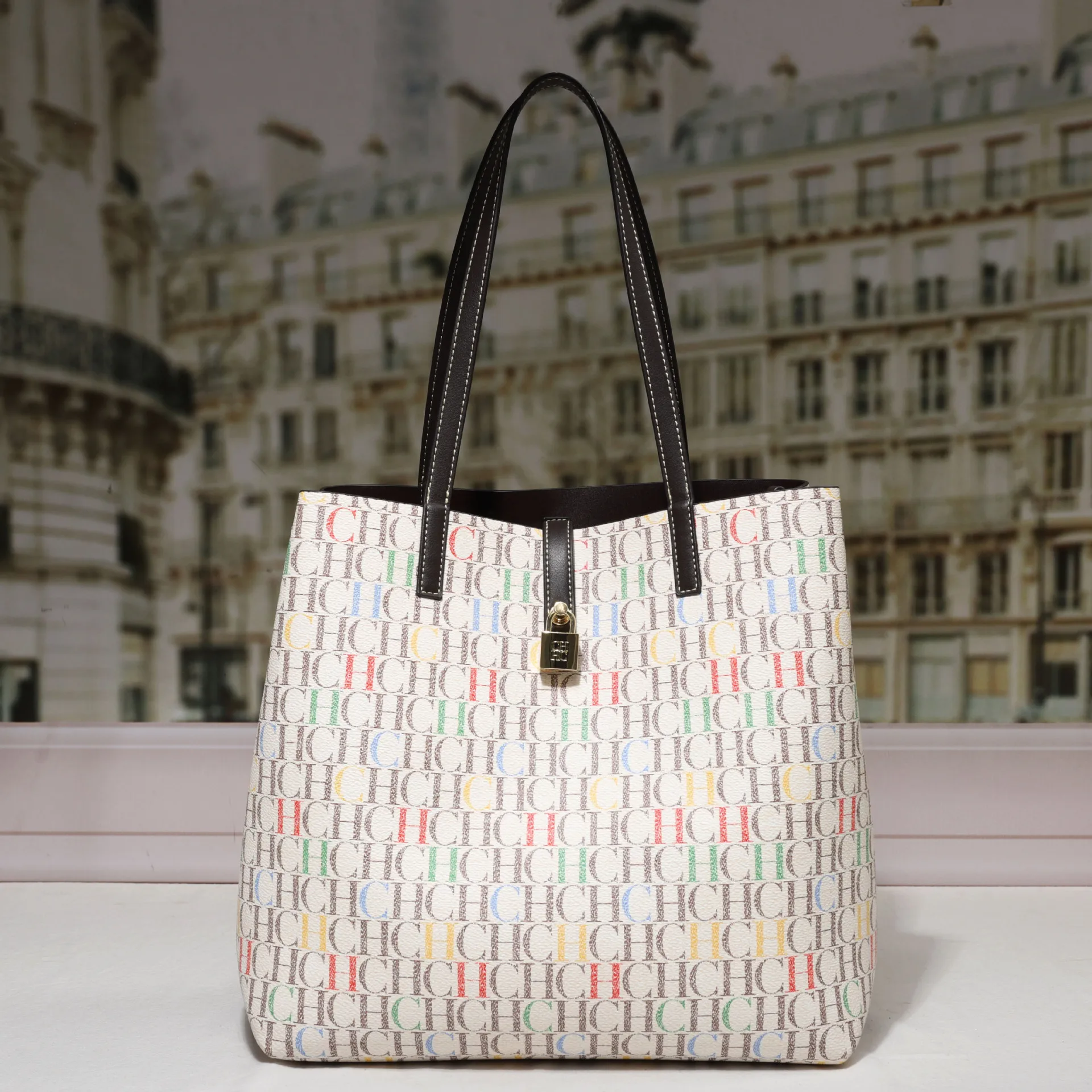 

CHHC 2026 Premium Bucket Bag Lock Closure Shoulder Bag Trendy Convertible Commuter Purse for Women