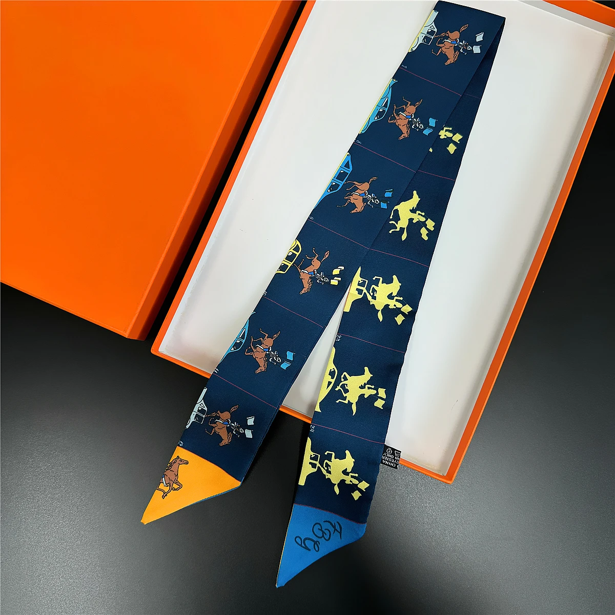 Wunderschöner Sattel-Twill-Seidenschal für Damen, modischer Schal, luxuriöser dünner Taschenschal, Markendesign, Foulard, Halstuch, Haar-Stirnband
