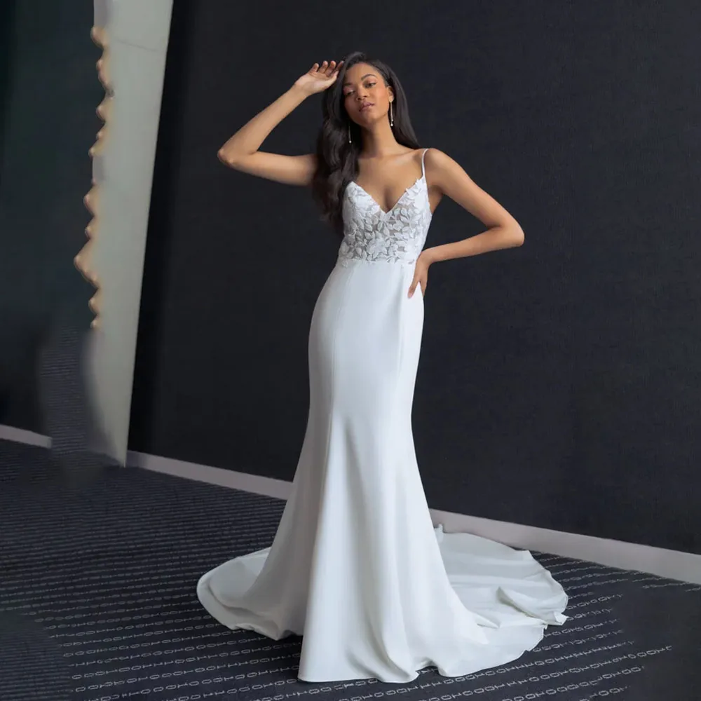 

Spaghetti Straps Floral Applique Lace Wedding Dresse V-neck Sleeveless Wedding Gowns Backless Sheath Court vestido de novia