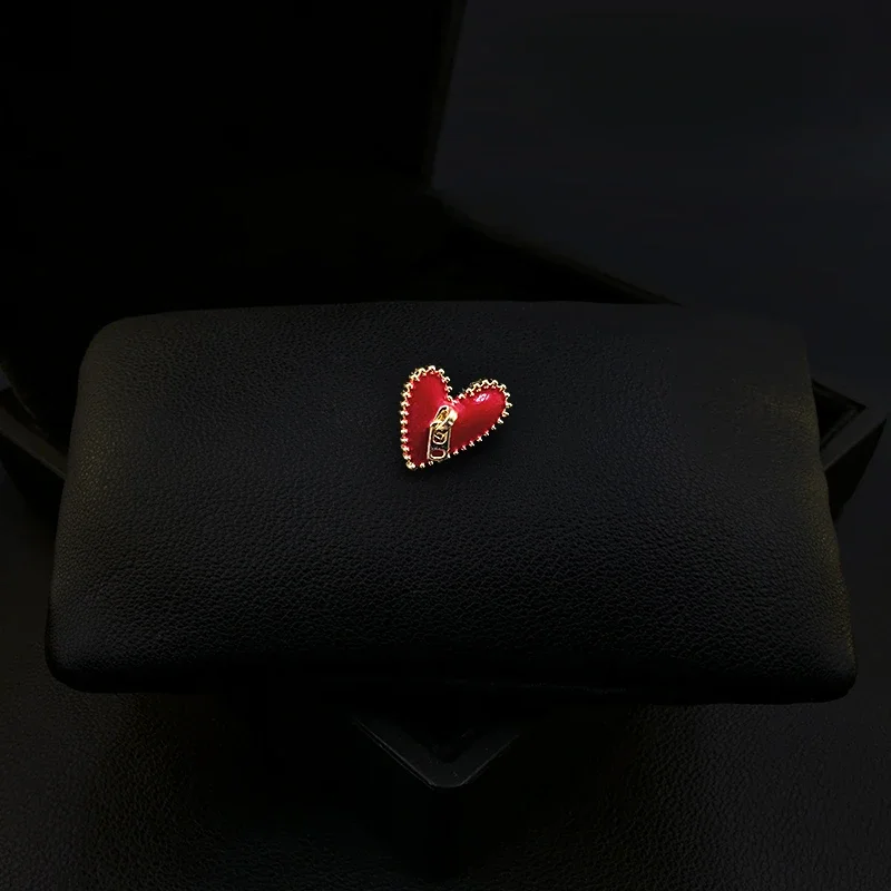 1802 Exquisite Happy Small Brooch Cute Mood Mini Red Heart-Shaped Collar Pin/Clasp Anti-Exposure Cardigan Buckle Women Jewelry