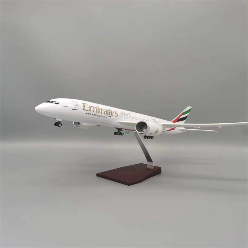 Scale 1:130 43cm B787 Emirates Aircraft Model 787 Plane Models Diecast Airplanes With LED Light And Wheels Airplane Model