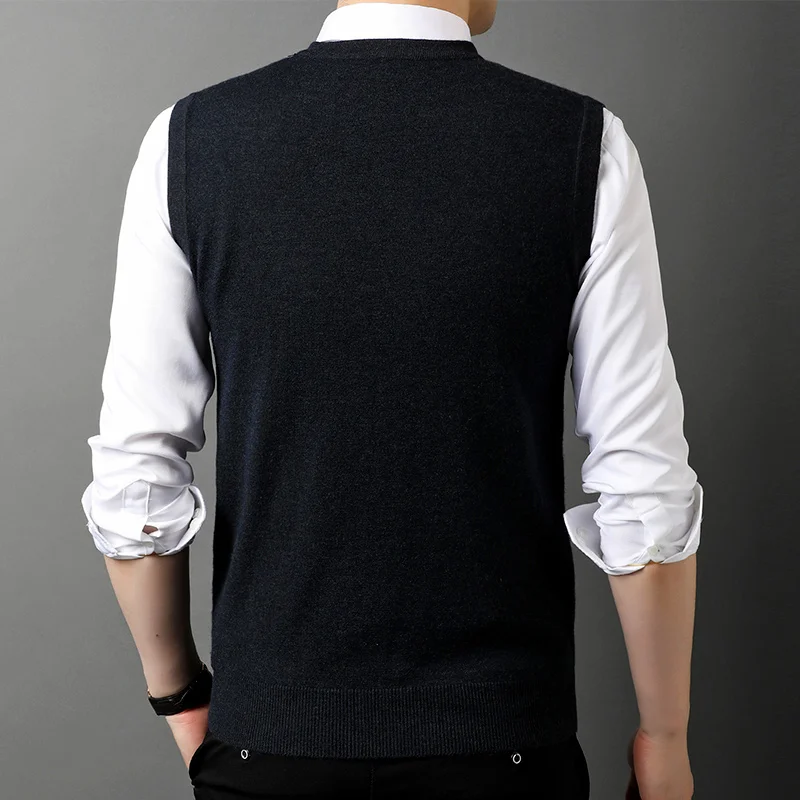 New Argyle Sweater Vest Solid Color Casual Sleeveless Clothes Fashion Autumn Winter Slim Fit Sweater Men Sweater Vest