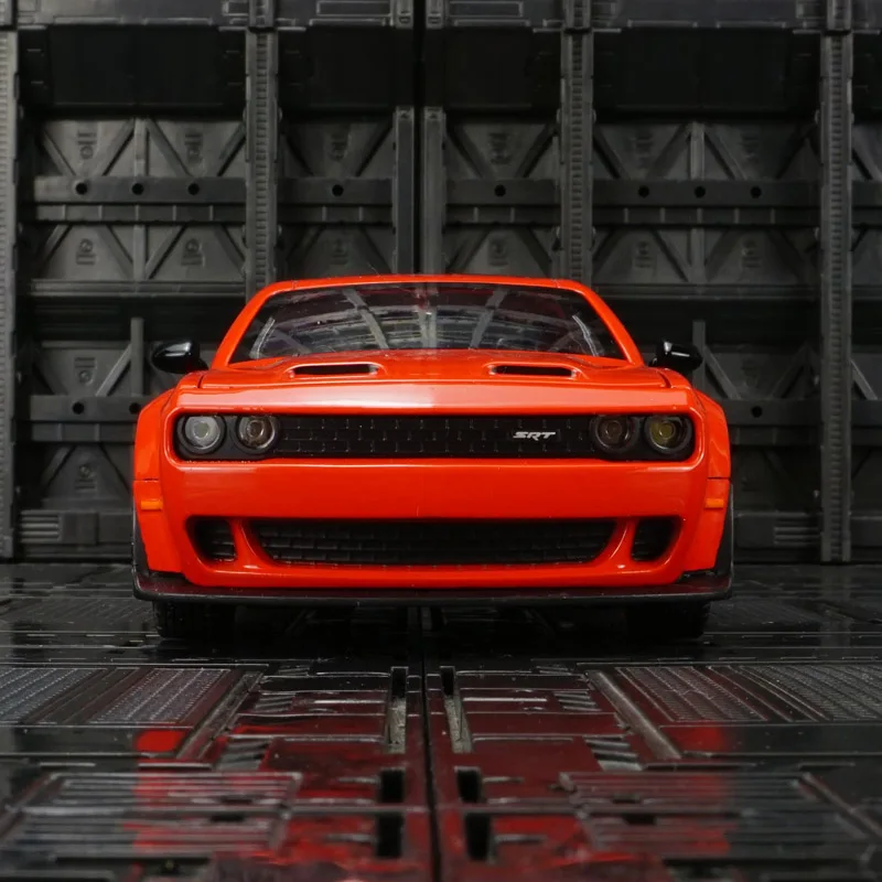 1:24 modelo de carro esportivo de liga Dodge Hellcat, portas e capô do motor, porta-malas pode ser aberto para brinquedos infantis
