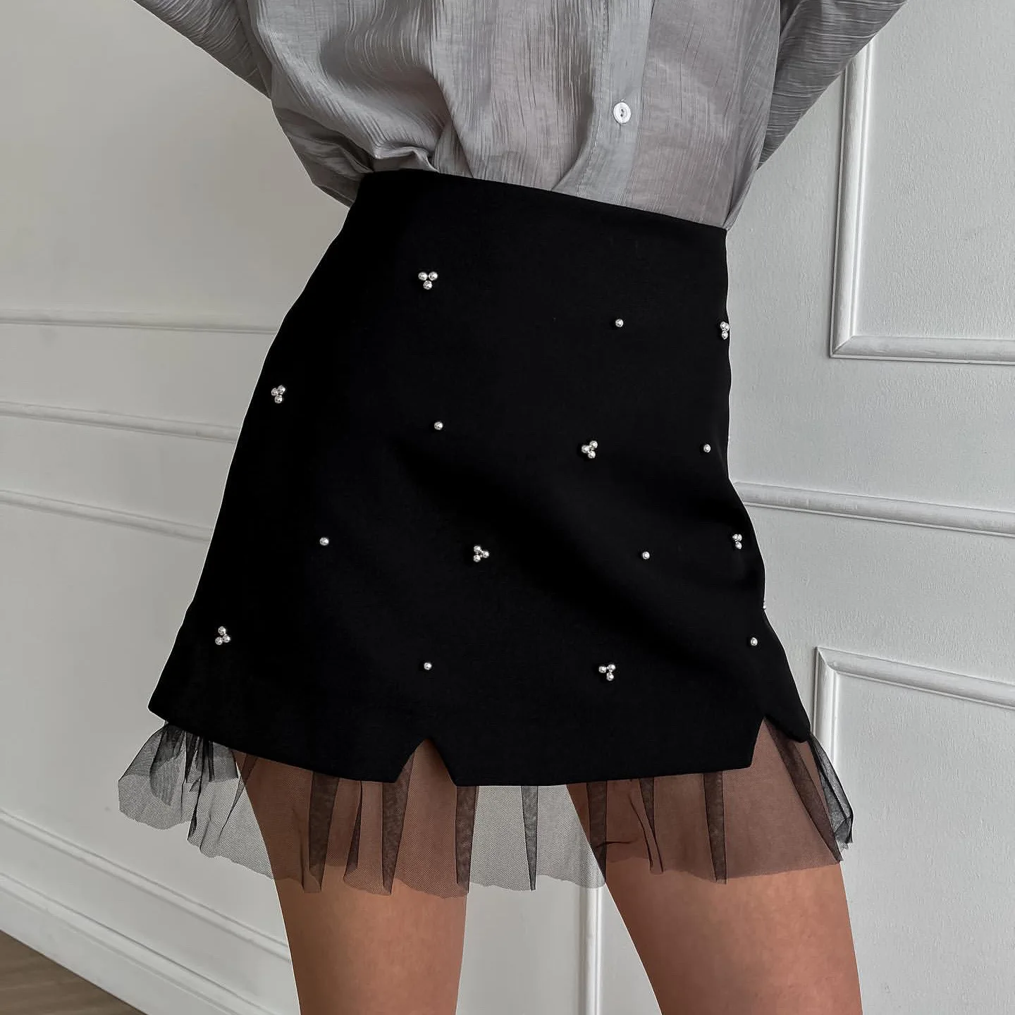 High waisted mesh splicing elegant commuting pearl skirt black sexy slimming Hepburn style short skirt with ruffled edges