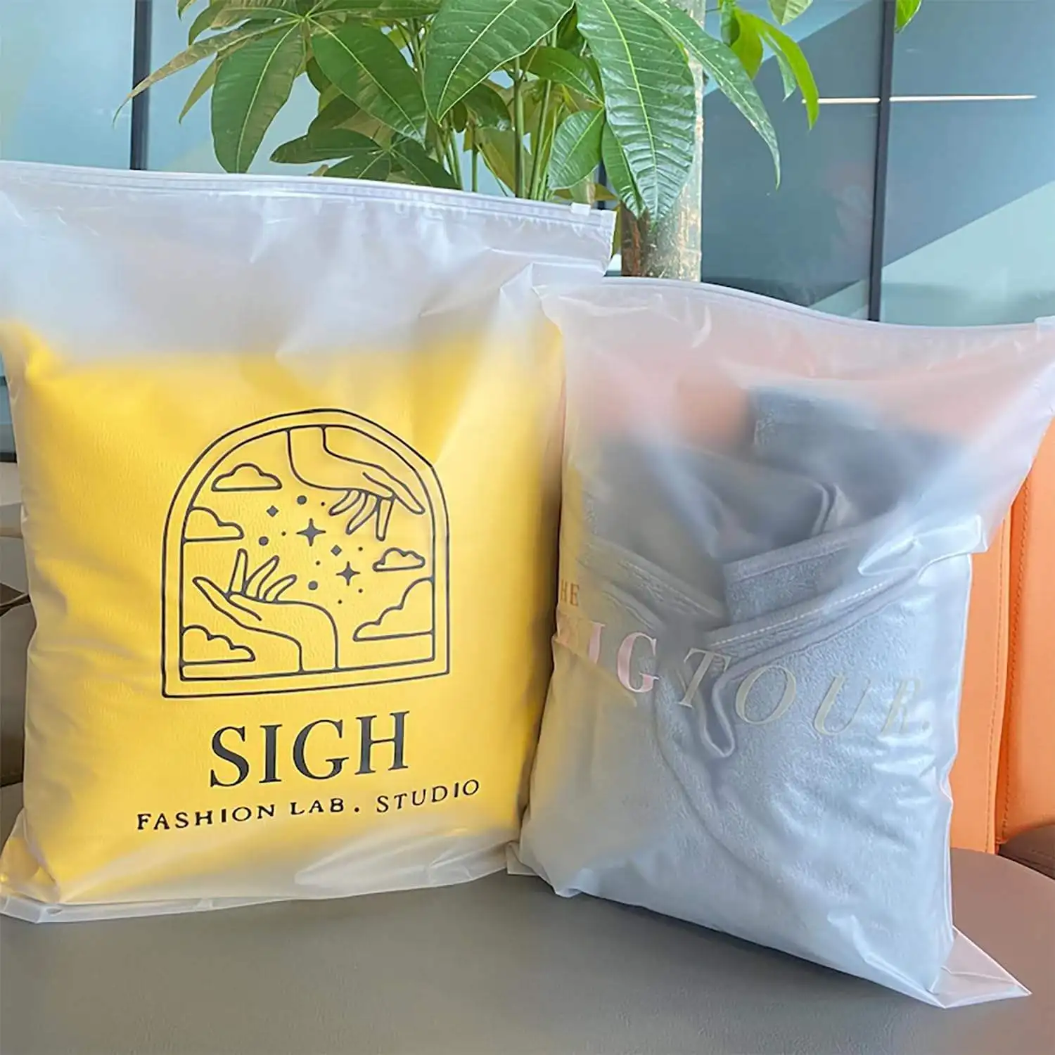 Custom logo Printing Matte Apparel Zipper Shipping Bag Biodegradable Zip Lock Bags for Clothing Packaging Swimwear Garment Shirt