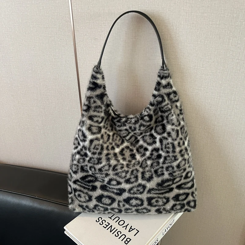 

Cute Autumn and Winter 2026 New Leopard Versatile Youth Sweet Shoulder Bags for Women Plush Velvet Hasp Sweet Top-Handle Bags