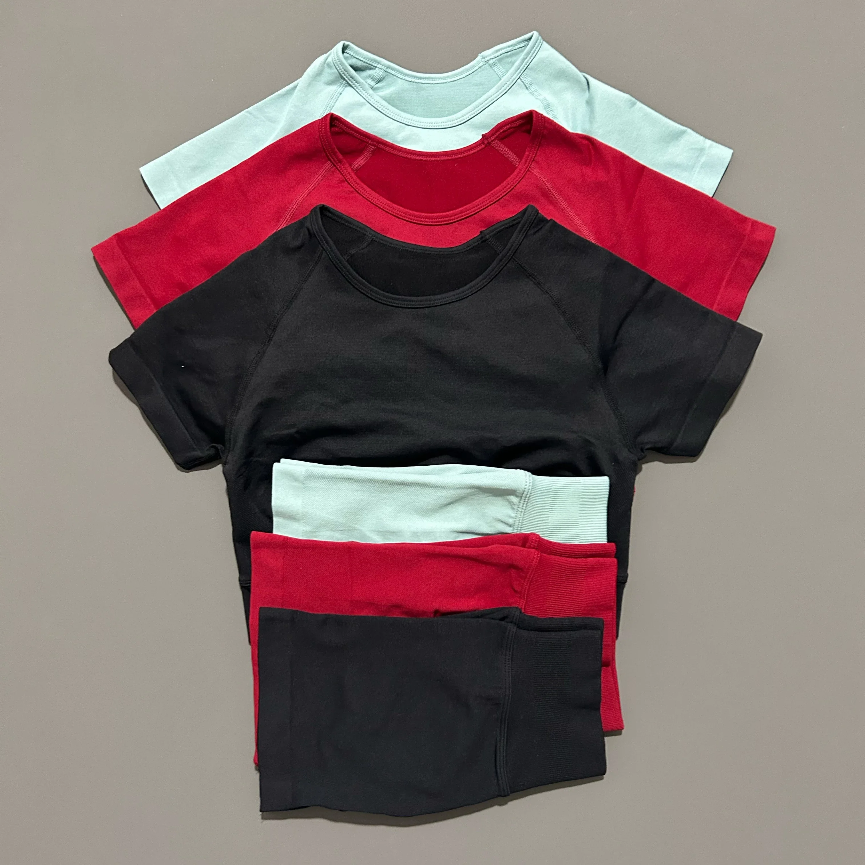 2 قطعة النساء تجريب مجموعات ضئيلة قصيرة الأكمام أعلى عالية الخصر طماق تشغيل تجريب الرياضة مجموعة الإناث اليوغا الرياضية