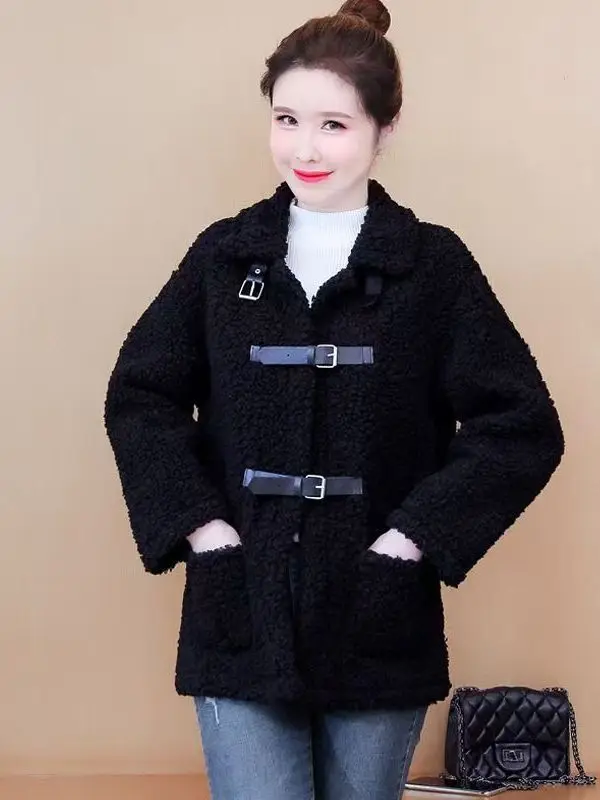 เสื้อโค้ทกำมะหยี่ขนแกะเทียมทรงโอเวอร์ไซส์สำหรับผู้หญิง สไตล์เกาหลี รุ่นใหม่ สำหรับฤดูหนาว ให้ความอบอุ่น พร้อมกระเป๋าข้าง