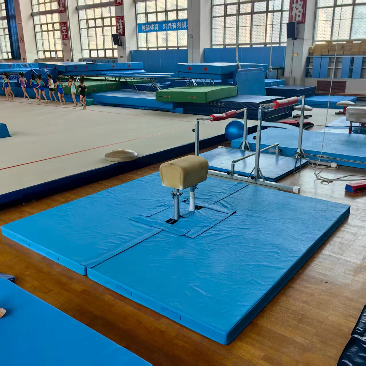 Factory Wholesale Gymnastic Crash Mat Gymnastics Equipment Preschool Gymnastics Equipment Soft Crash Landing Mat Foam Spongeprom