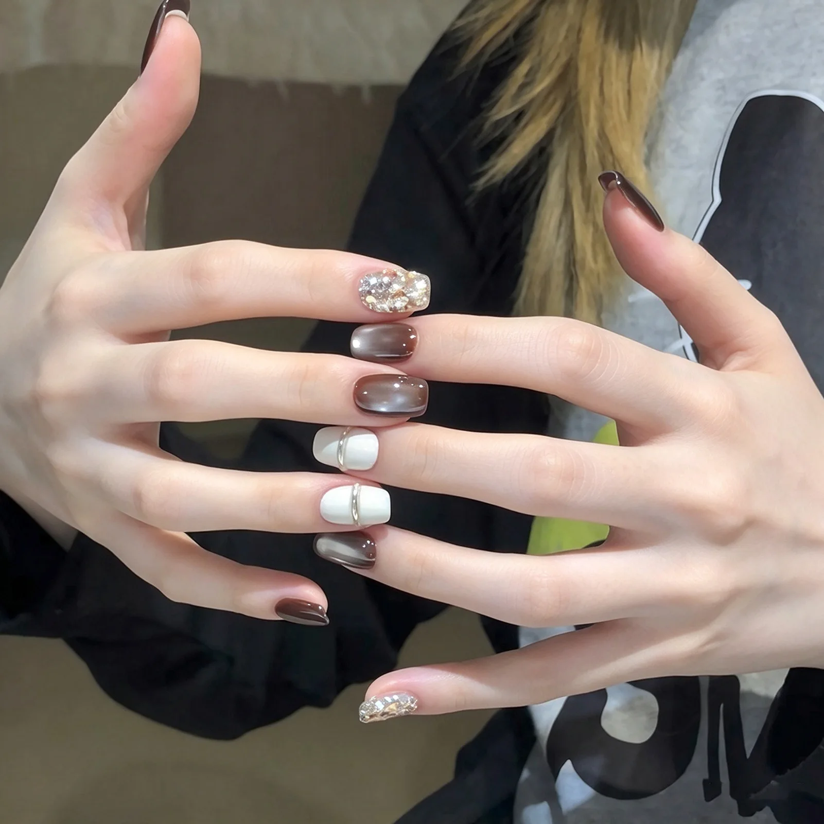 Easy-Apply Press on Nails Elegant for Fall Winter Daily Wear Latte Cat-Eye Resin False Nails Glittery 10 Pcs Set