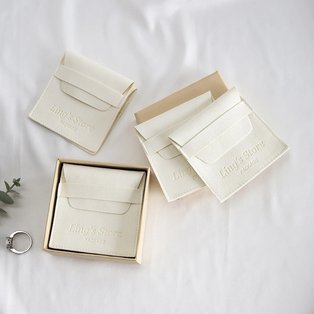 

50 шт., подарочная сумка из микрофибры цвета слоновой кости с логотипом, 8x8 см, 9x9 см, 10x10 см, 12x12 см, бархатный мешок с клапаном, замшевые мешочки, карман для конверта