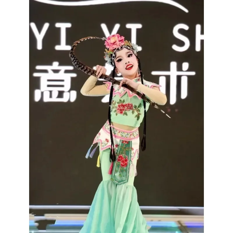 Female Role in Chinese Opera Dance Costume Beijing Opera Costume New Year's Classical Children's Little Red Maiden Stage Costume