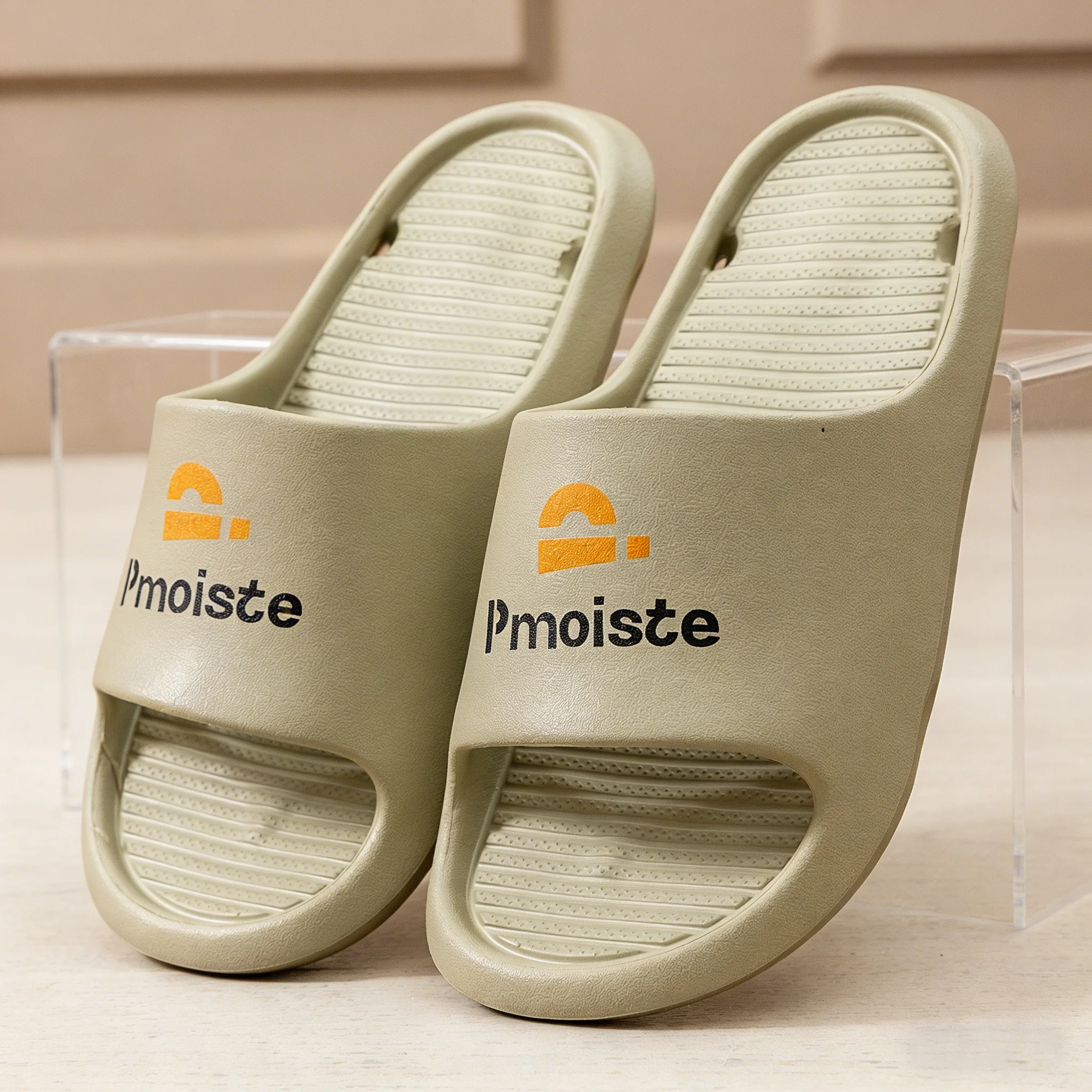 

Soft and non slip women's slippers with EVA striped sole and drainage function Summer version is soft comfortable and of high